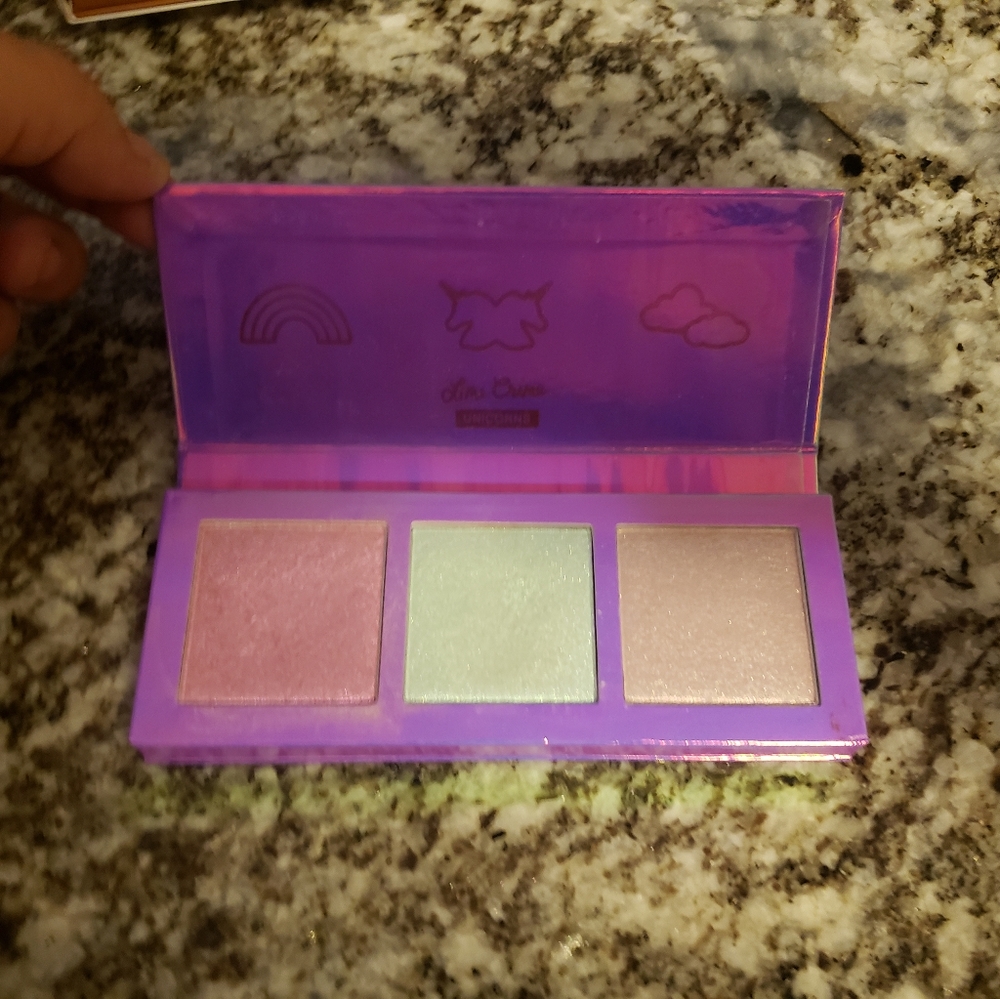 Makeup bundle 145$ - Picture 7 of 8